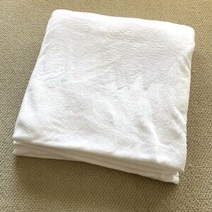 NEW Kate Spade New York White Plush Ultra Soft Blanket Full Queen Size NWOT